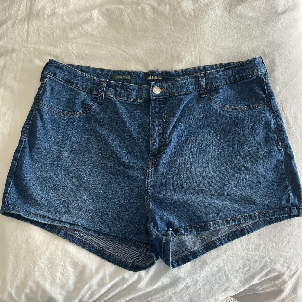 Plus size denim jean shorts